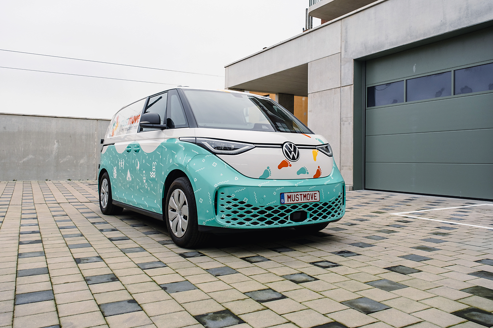 Busje en gadgets die een glimlach opwekken